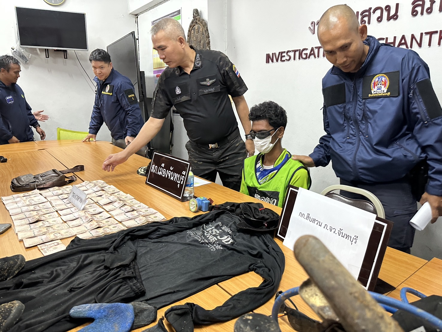 จับกุมผู้ต้องหาคดีงัดตู้ ATM ธนาคารกรุงไทย บริเวณหน้าสหกรณ์ออมทรัพย์ครูจันทบุรี